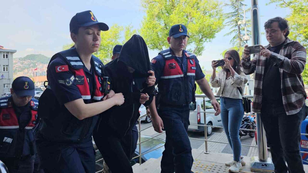Sevgilisinin Ölümünü İhbar Etti, Şüpheli Olarak Tutuklandı