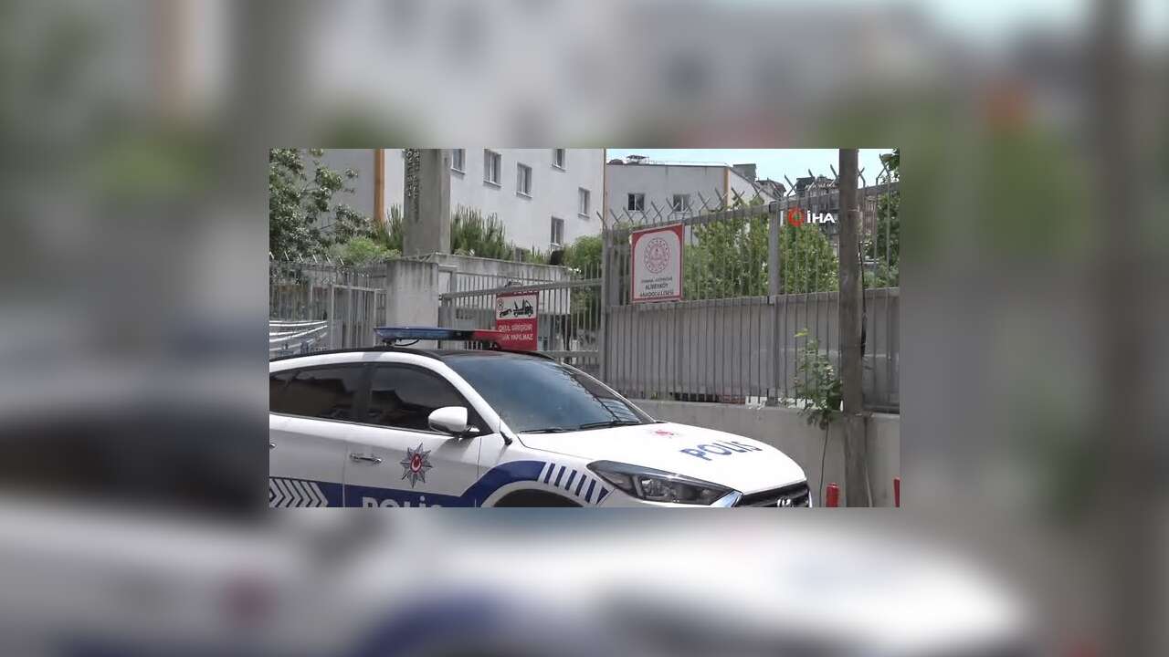 Bir Lise Öğrencisi Okulun 2. Katından Atladı