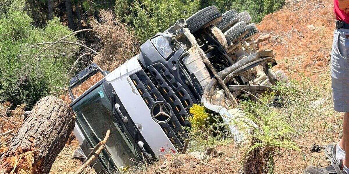 Muğla’da Kamyon Uçuruma Yuvarlandı: 1 Yaralı