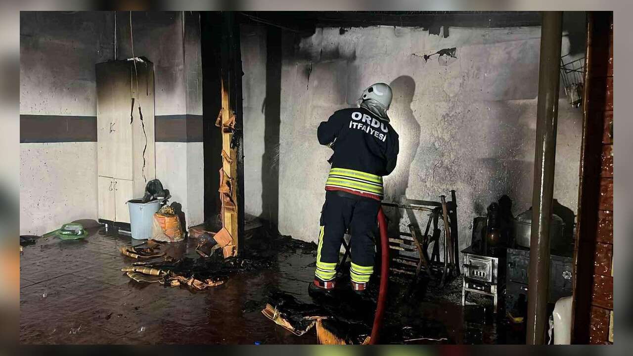 Lojmanda Çıkan Yangında İmam Yaralandı