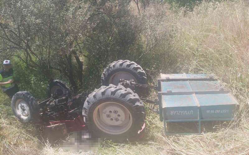 5 Metreden Şarampole Uçtu: Traktörün Sürücüsü Hayatını Kaybetti