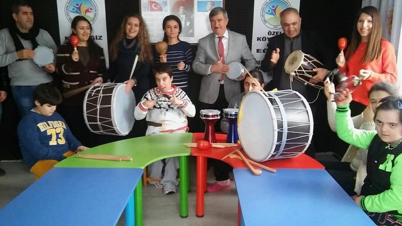 Özel çocuklara Başkandan özel hediye