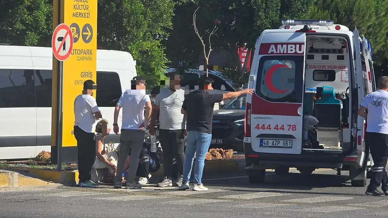 Muğla'da Kırmızı Işık İhlali Kazayla Sonuçlandı: 2 Kişi Yaralandı