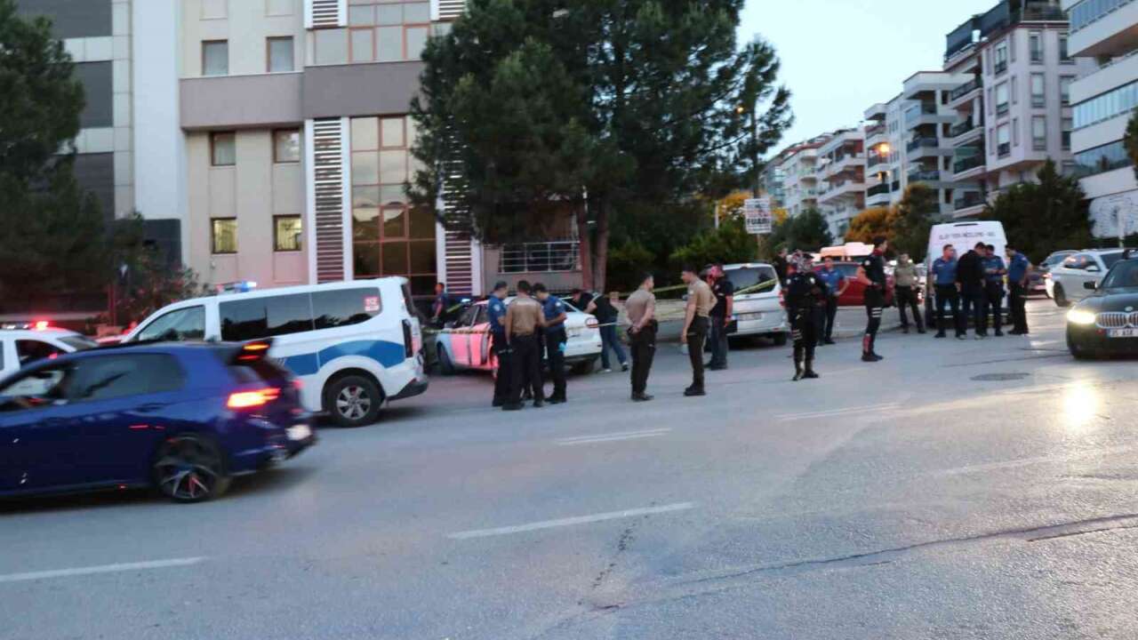 Küçük Çocuğun Gözü Önünde 2 Kadına Kurşun Yağdırdı
