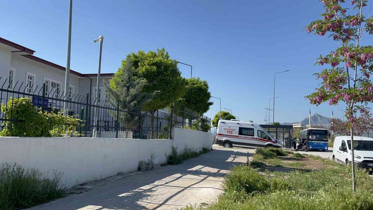 Üniversite Öğrencisi Yurdun 6’ncı Katından Düştü, Hayatını Kaybetti