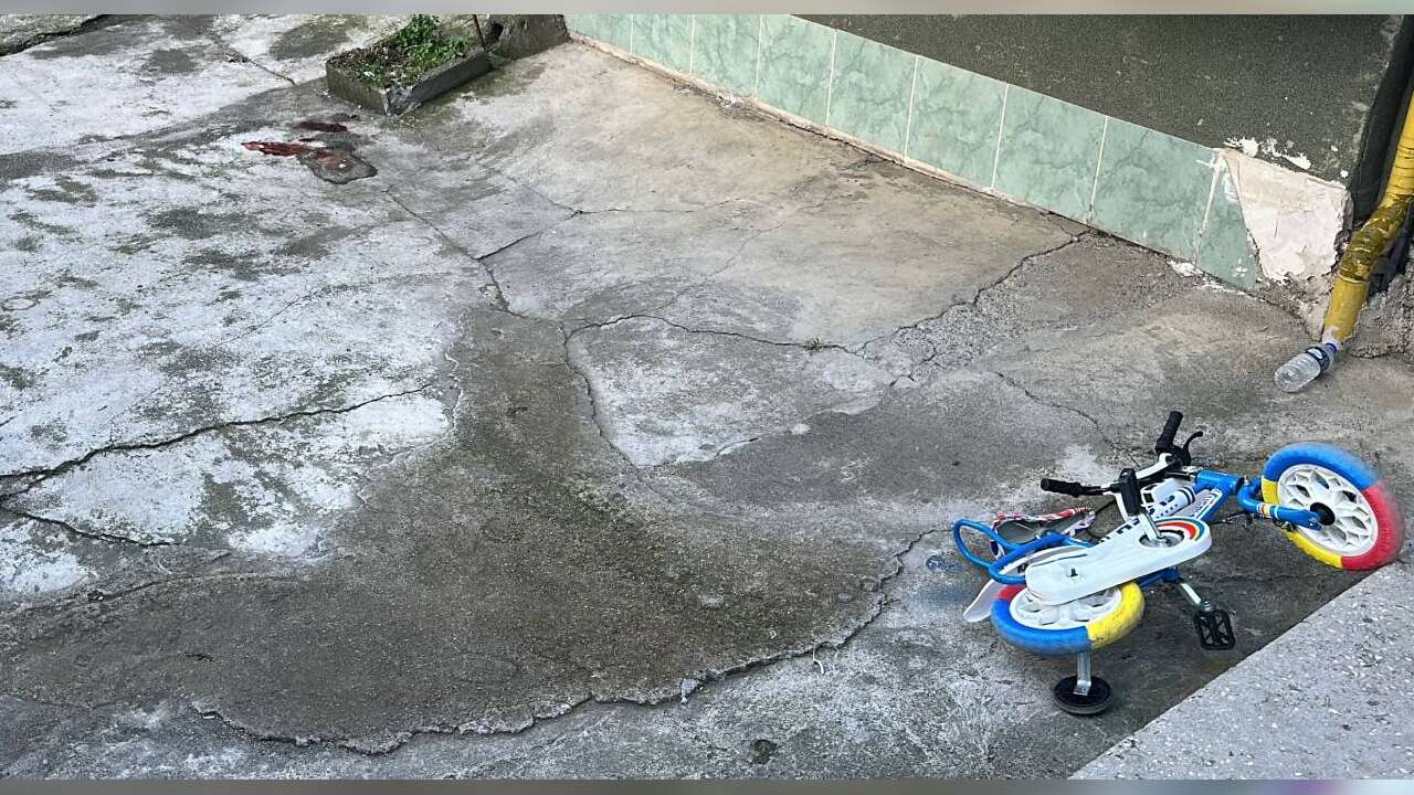1,5 Yaşındaki Çocuk 5. Kattan Düşerek Hayatını Kaybetti