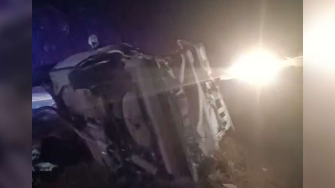 Muğla'da Trafik Kazası, Otomobil Hurdaya Döndü Sürücü Yaralandı