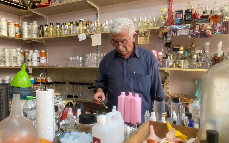 48 Yıldır Muğla’nın Hafızasına Koku Bırakıyor: Arasta’daki Ustanın Sıra Dışı Yolculuğu