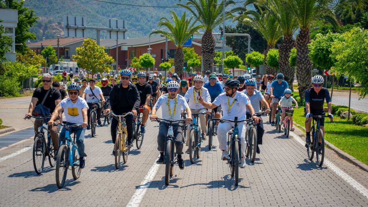 Marmaris’te Pedallar Gençlik İçin Döndü: Yüzlerce Bisiklet Tutkunu Halk Sürüşünde Buluştu