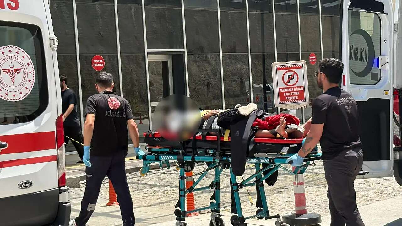 Muğla'da Otomobile Arkadan Çarpan Motosiklet Sürücüsü Yaralandı