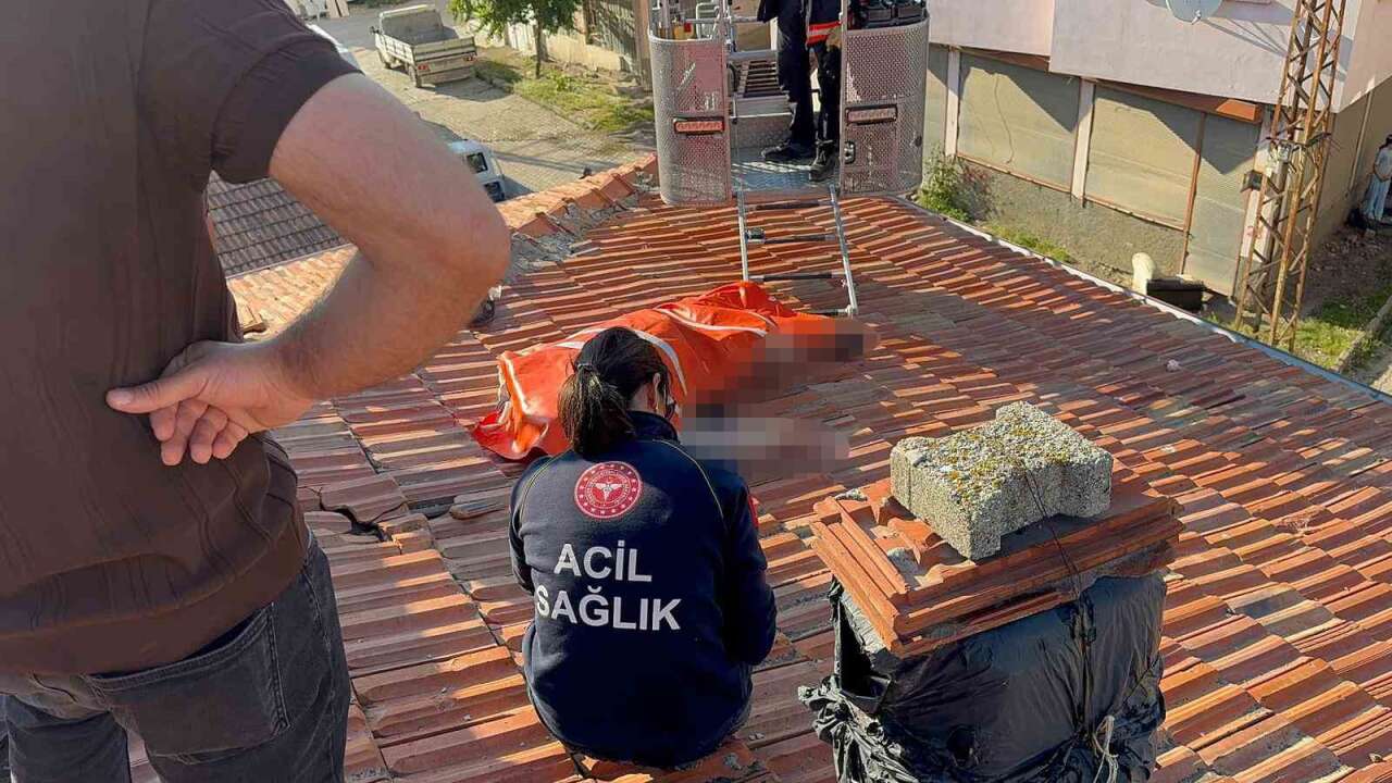 Çatıdan Düşen Adam Hayatını Kaybetti