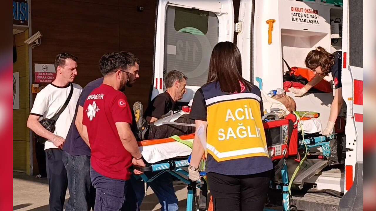 Kiraz Toplamak İçin Ağaca Çıktı, Düşerek Ağır Yaralandı