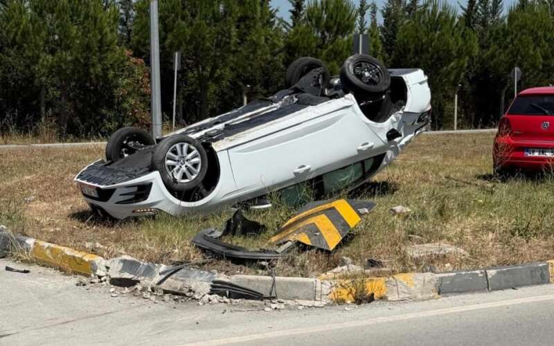 Muğla Havalimanı Yolunda Kaza: Araç Kullanılamaz Hale Geldi