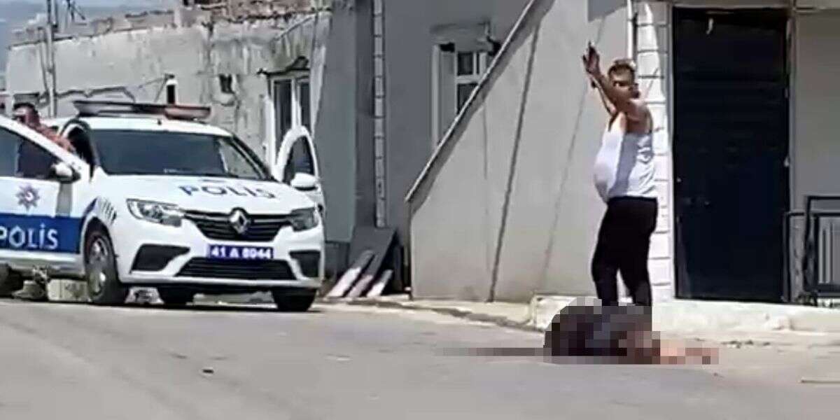 5 Çocuk Annesi Kadın Eşi Tarafından Sokakta Defalarca B*çakl