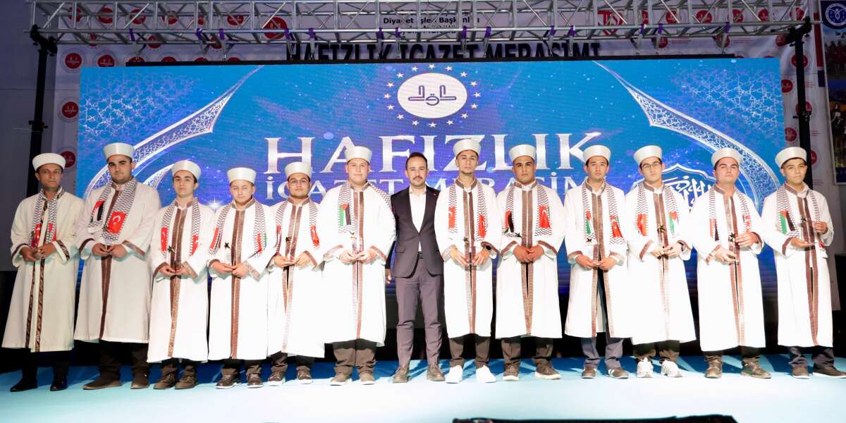 Aydın’da Muhteşem Hafızlık İcazet Programı: 155 Hafız Düzenlenen Törenle Belgelerine Kavuştu