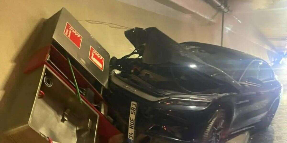 Avrasya Tüneli'nde Kaza: Tünel Araç Geçişine Kapatıldı