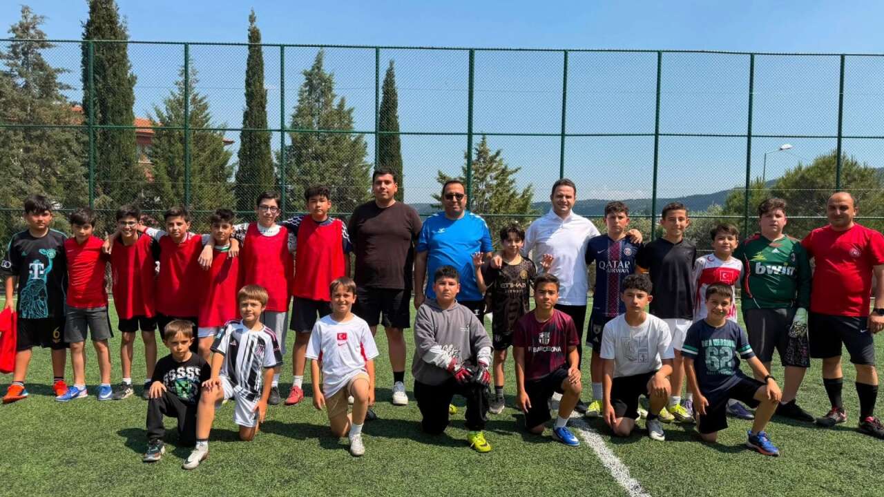 Muğla İl Milli Eğitim Müdürü Emre Çay, Öğrencilerle Dostluk Maçında Buluştu