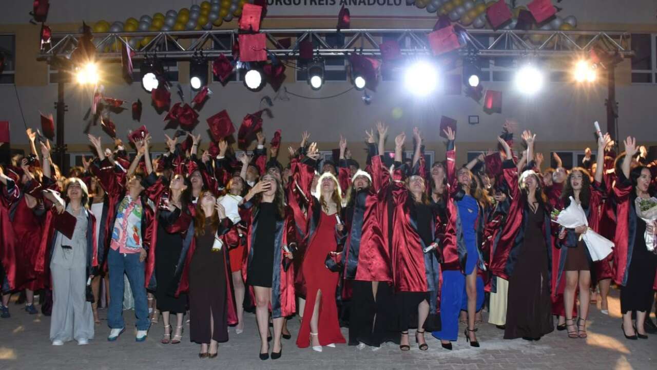 Menteşe Devlet Hastanesi Başhekimi Şadi Ballı, Mezun Olduğu Okulun Mezuniyet Törenine Katıldı
