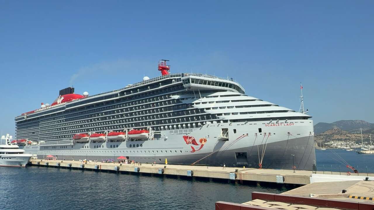 Dev Gemi ABD'li Yolcularıyla Bodrum'da