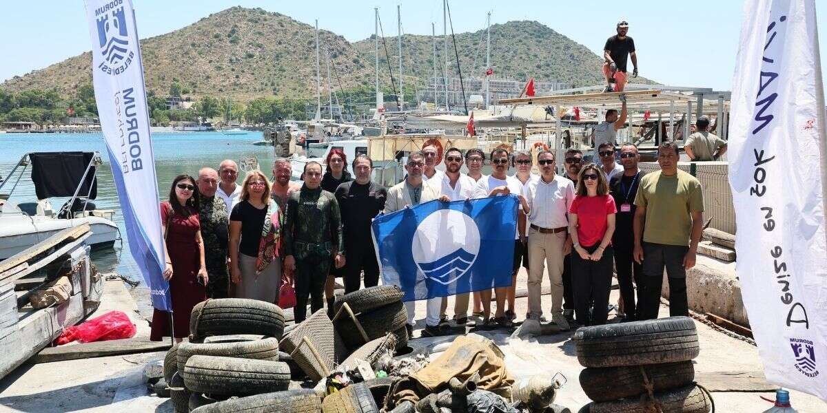 Bodrum Akyarlar'da Deniz Dibinden 1 Ton Çöp Çıktı