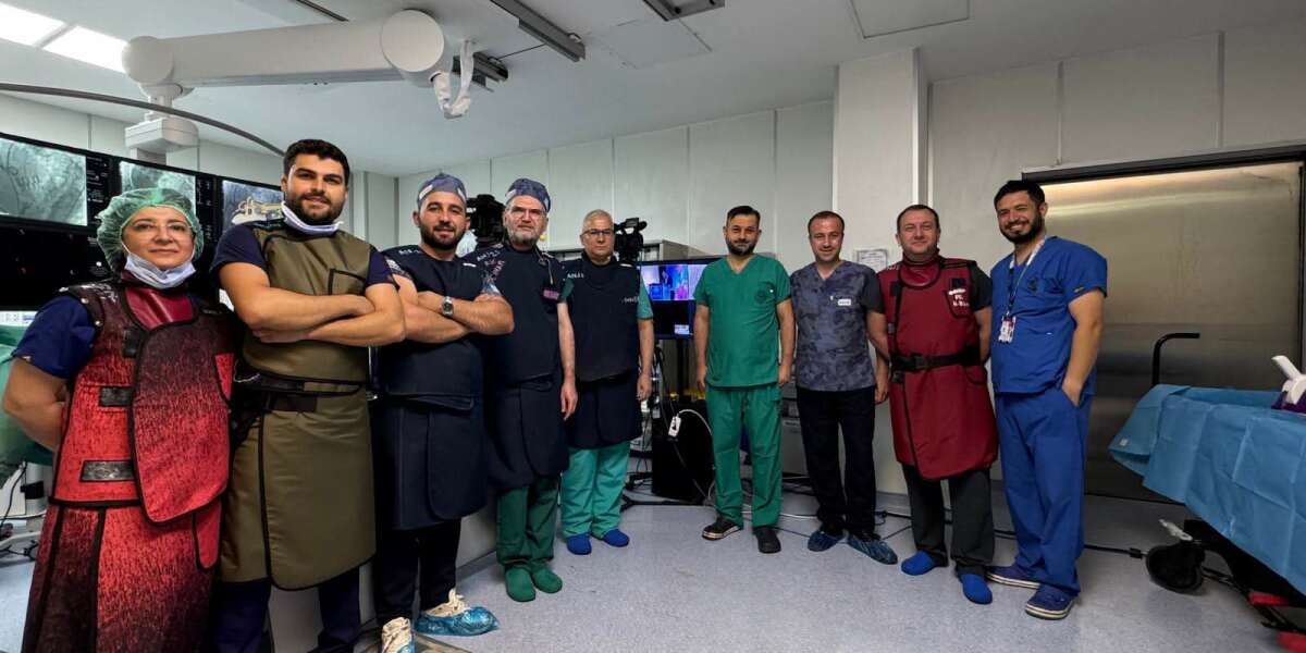 Muğla Eğitim ve Araştırma Hastanesi’nden Kardiyolojide Bir İlk: 4 Canlı Vaka Yayını Başarıyla Gerçekleştirildi