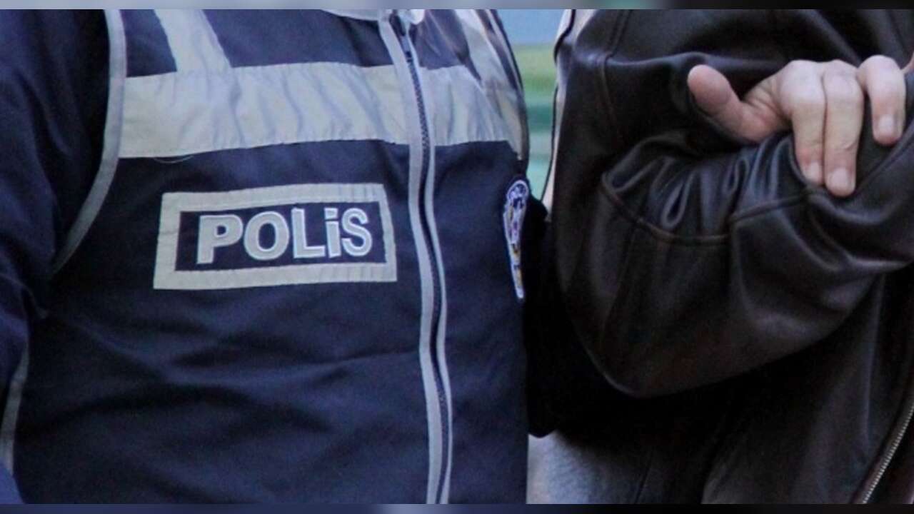 Kenan Doğulu, Beren Saat ve Kerimcan Durmaz'ın da Bulunduğu Soruşturmada 22 Gözaltı