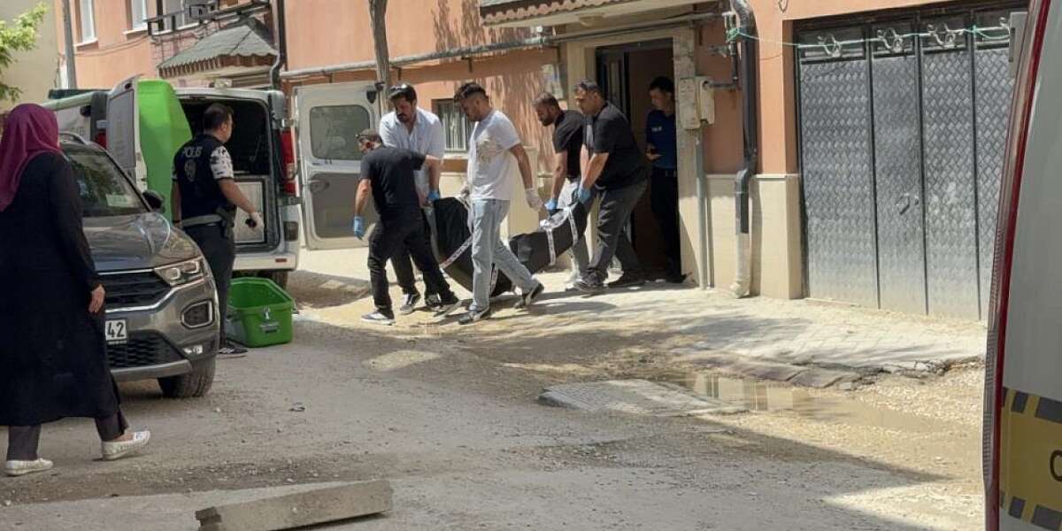 Seslendikleri Annelerini Yatağında Ölü Buldular