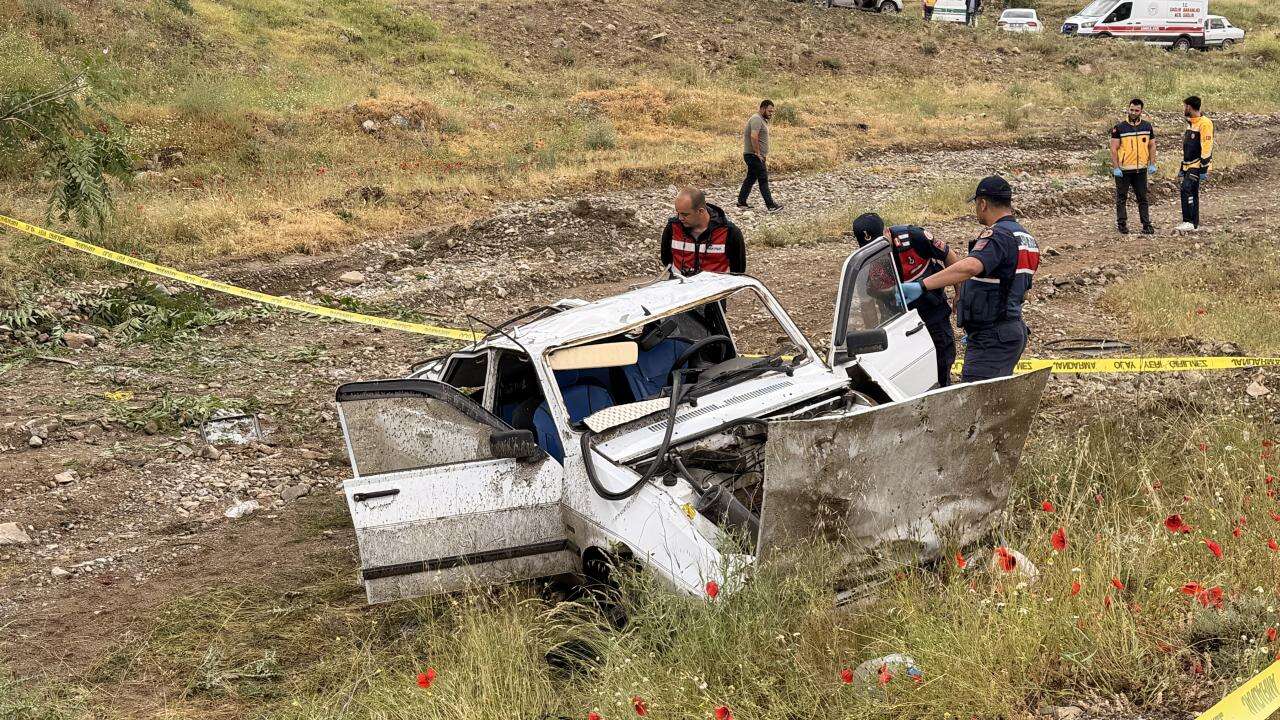 Köprüden Düşen Otomobilde Korkunç Kaza: 2 Çocuk Hayatını Kaybetti