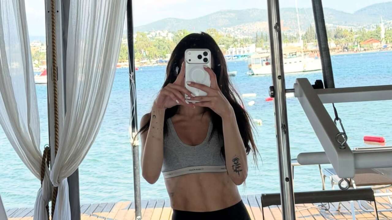 Bodrum’da Gören Dönüp Bir Daha Baktı: Dilara Aksüyek Set Arasını Denizde Geçirdi