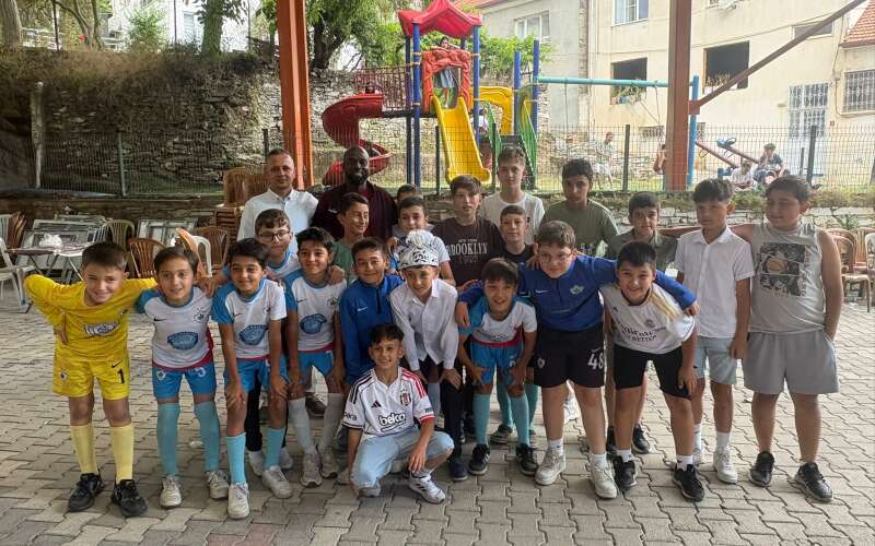 U-11 Takımından Mert Akkuş’a Anlamlı Sünnet Ziyareti