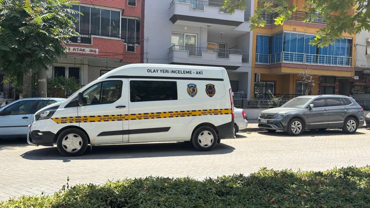 Eşini Öldüren Adam, Annesini Kurtarmaya Çalışan Kızını Da Darbetti
