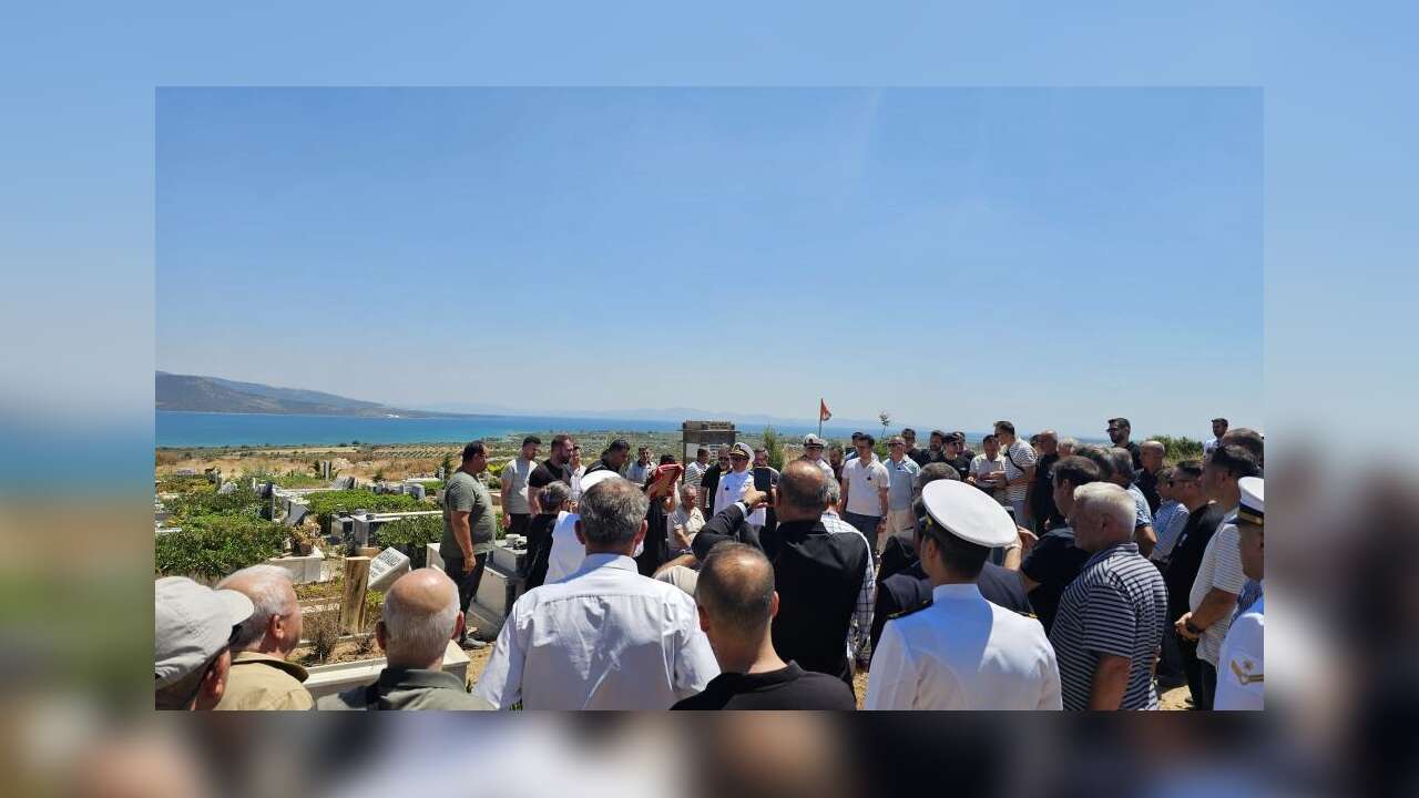 Denizde Hayatını Kaybeden Astsubay Abdülsamet Açıkgöz Askeri Törenle Son Yolculuğuna Uğurlandı