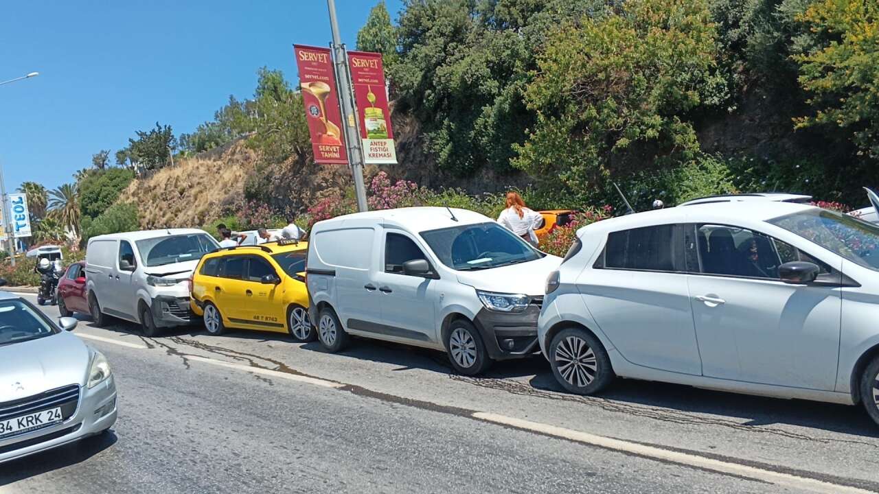 Muğla’da Zincirleme Kaza: "5 Araç Birbirine Girdi"