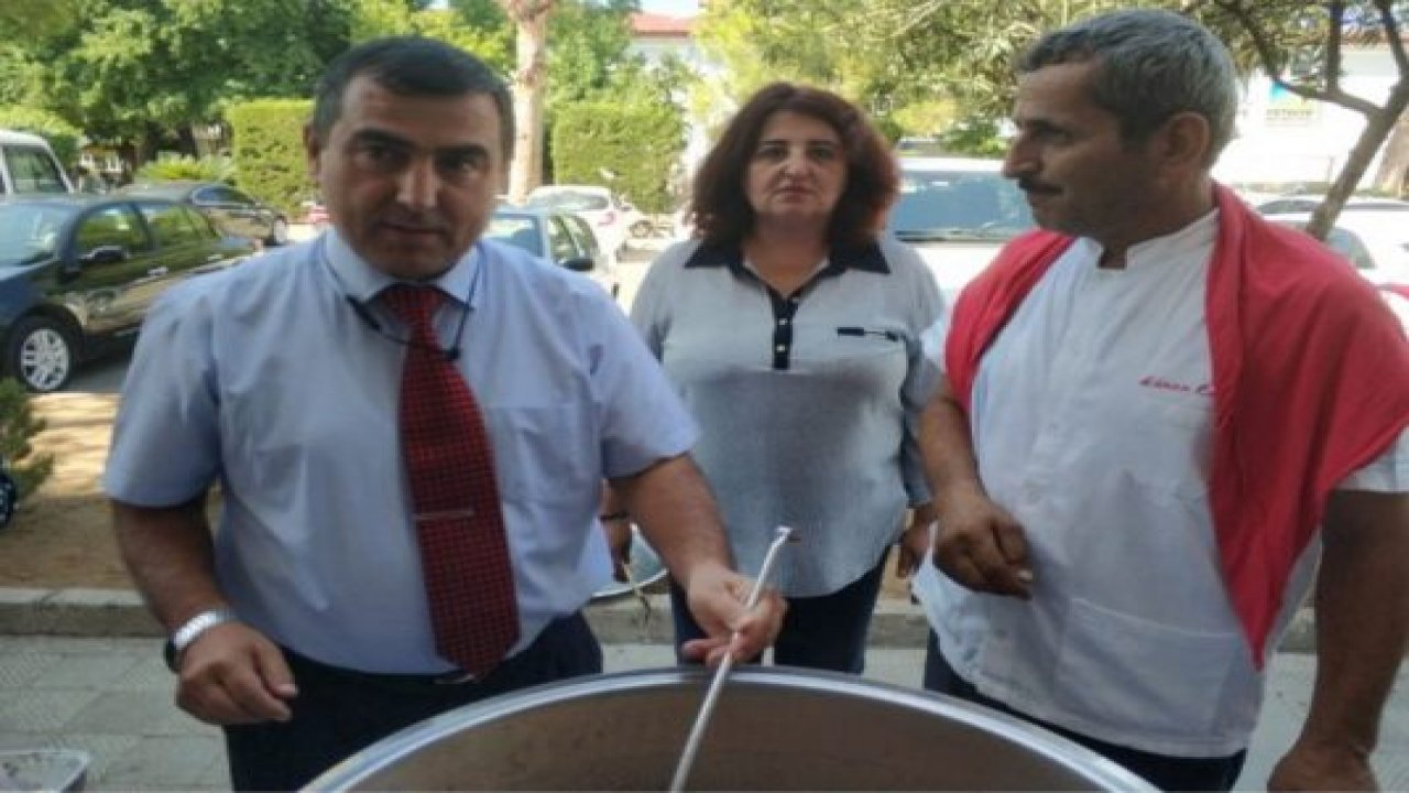 Şahiner, Aşure dağıttı