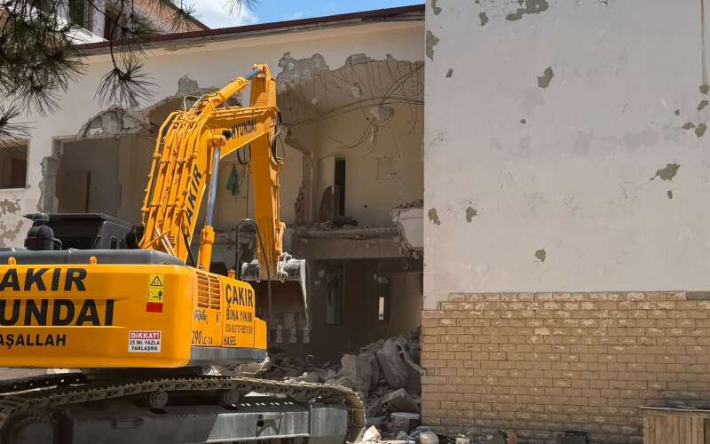 200 Yataklı Yeni Menteşe Devlet Hastanesi İçin İlk Adım Atıldı: Kullanılmayan Eski Hastane Binalarında Yıkım Başladı