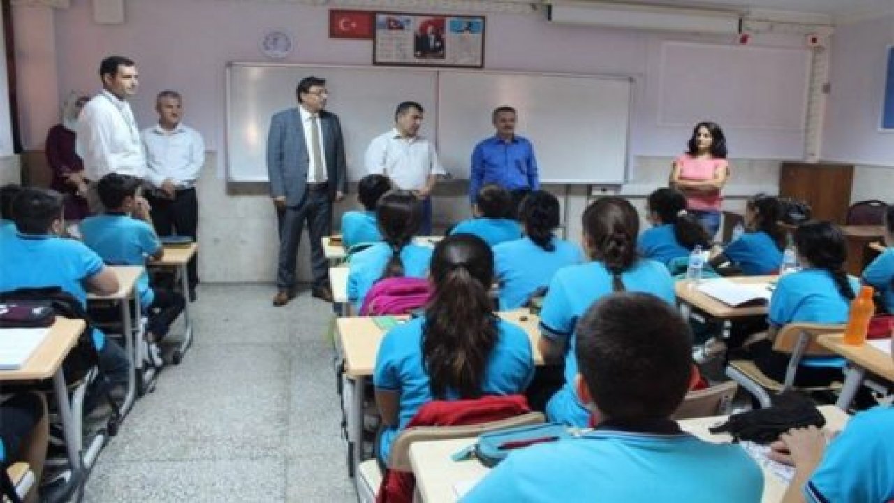 Şahiner okul ziyaretlerinde