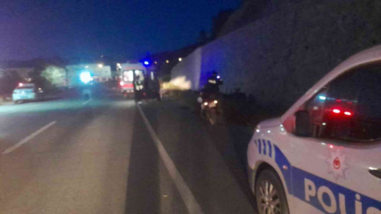 Emniyet Şeridinde Korkunç Kaza: Çarpılan Adam Yaşamını Yitirdi