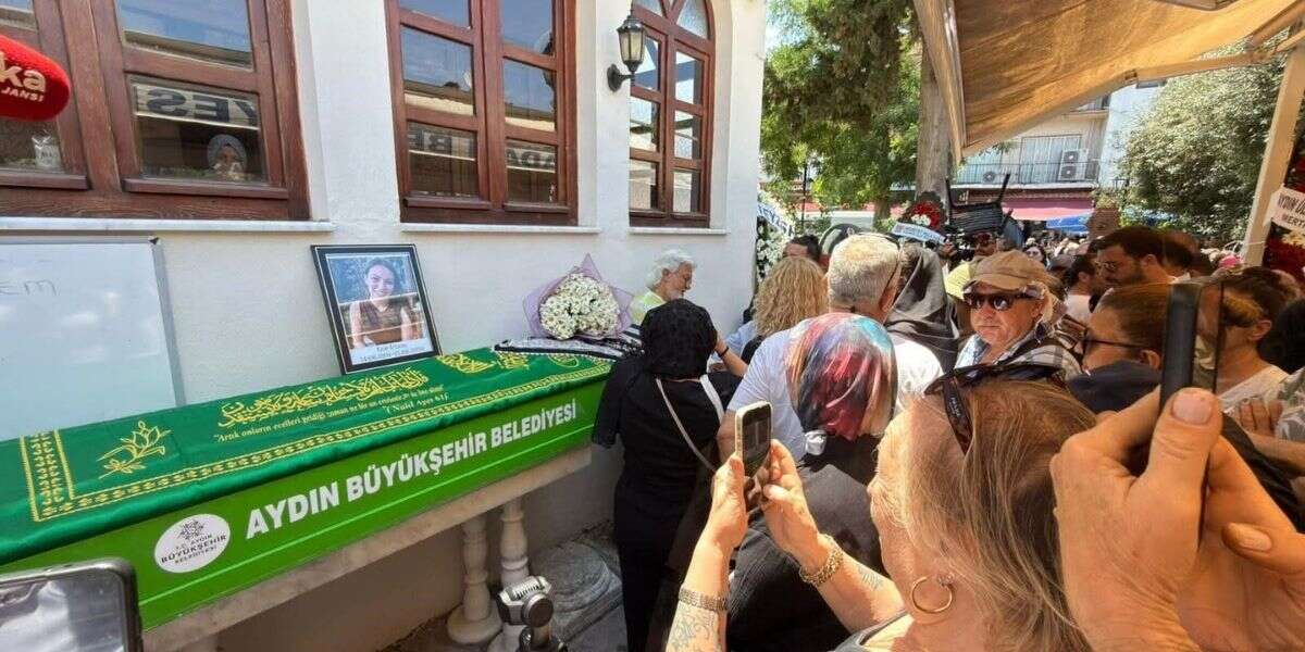 Ece İrtem Son Yolculuğuna Uğurlandı: Genç Oyuncu Kuşadası’nda Toprağa Verildi