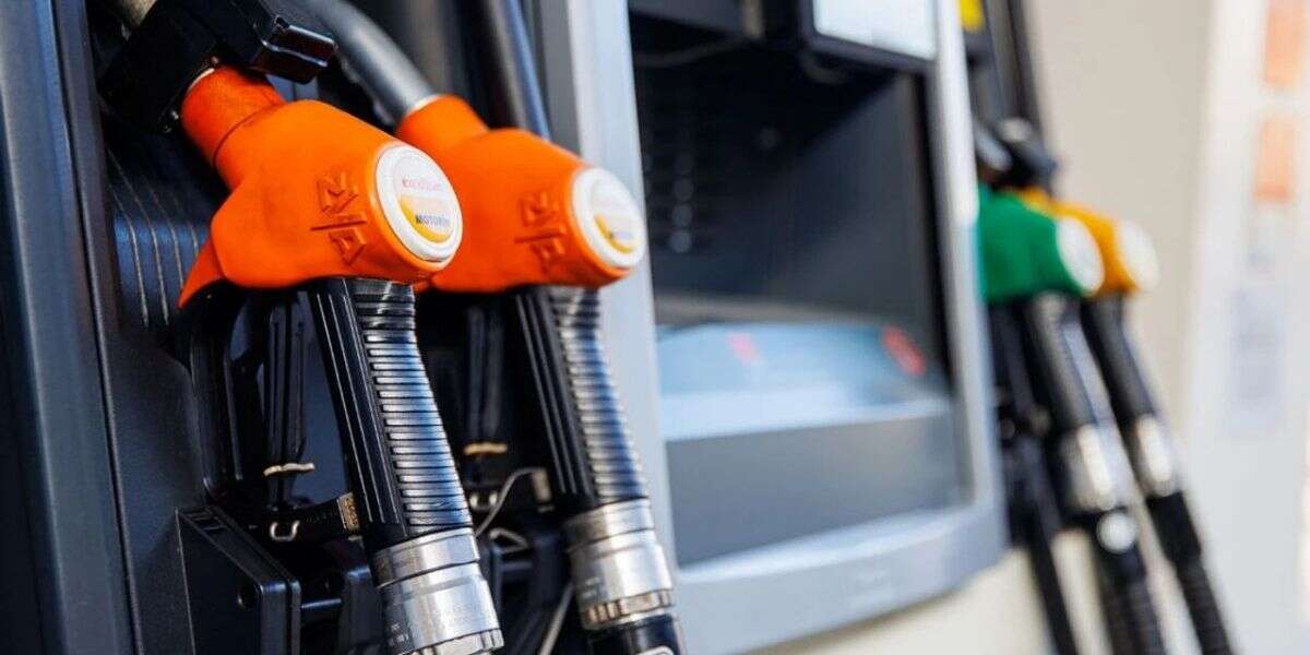 Muğla ve İlçelerinde Akaryakıtta Çifte Değişim: Benzin Yükseldi, Motorin Geriledi