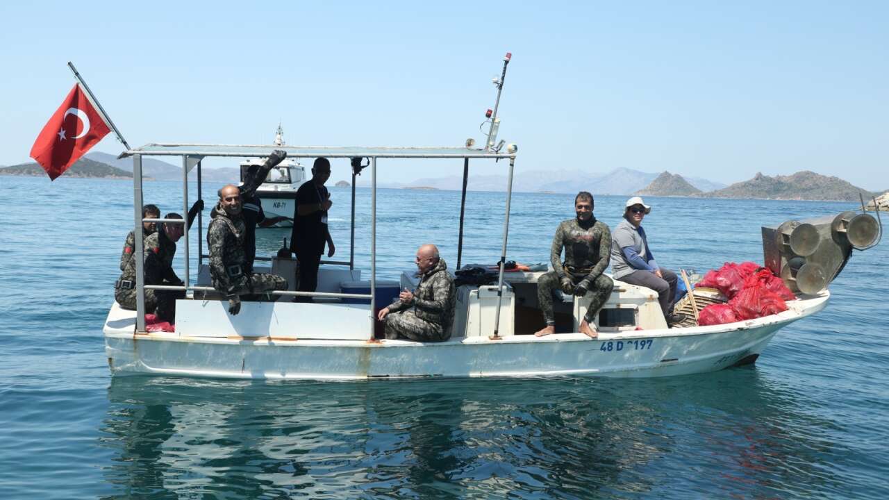 Bodrum Belediyesi’nden Çevre Seferberliği: Turgutreis Sahilinde Deniz Dibi Temizliği