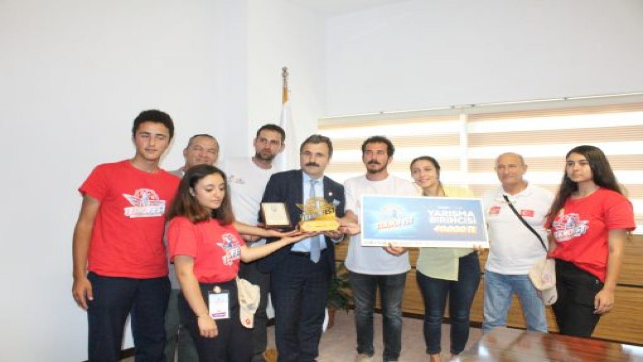 Şampiyonlar rektörü ziyaret etti