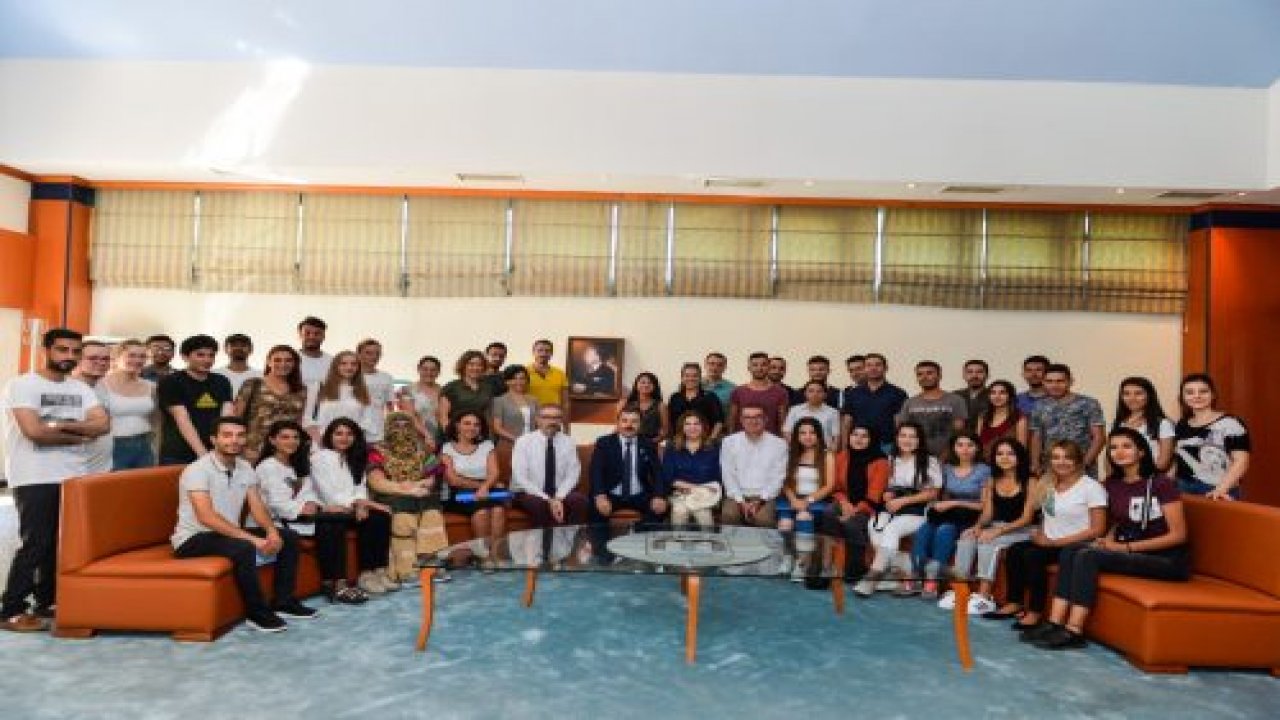 Değişim Öğrencileri Rektör Çiçek İle Bir Araya Geldi