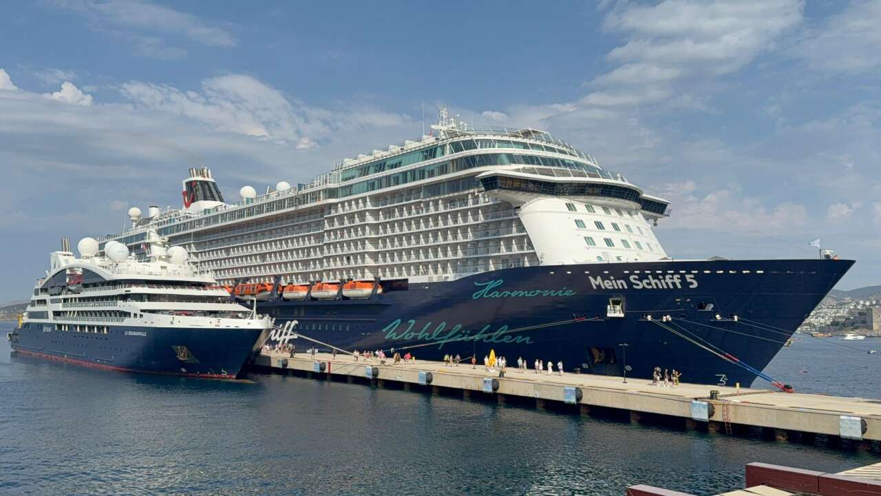 Bodrum’a Kruvaziyer Hareketliliği: İki Gemiyle 2 Bin 500’ü Aşkın Turist İlçeye Geldi