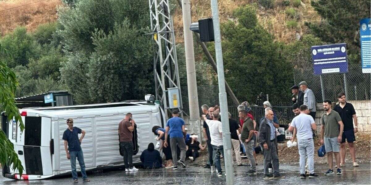Muğla’da Minibüs Devrildi: Yaralılar Var