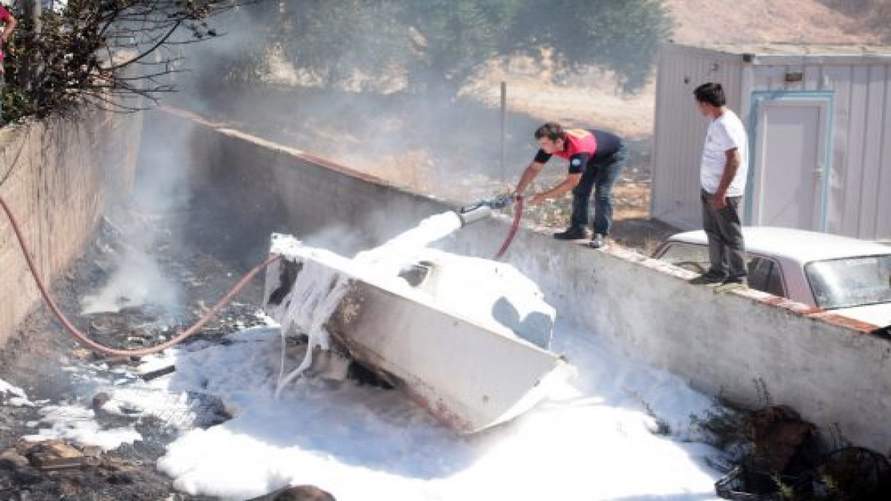 5 metrelik fiber tekne alev topuna döndü