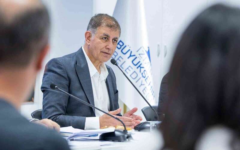 CHP’de Beklenmedik Ayrılık: İzmir Büyükşehir Belediye Başkanı İstifa Etti