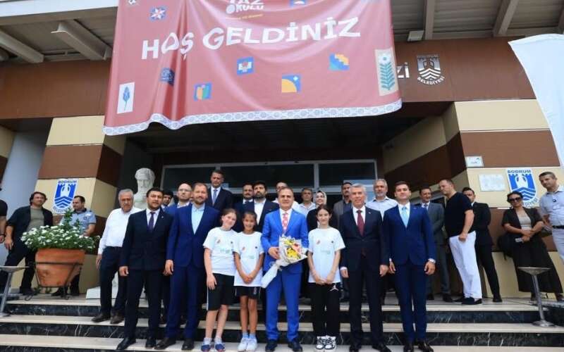Muğla’da TÜGVA Yaz Okulu Heyecanı: Öğrenciler ve Veliler Lansmanda Buluştu