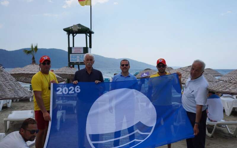 Muğla’nın Gözde Plajı Akyaka’da Mavi Bayrak Yeniden Dalgalanıyor
