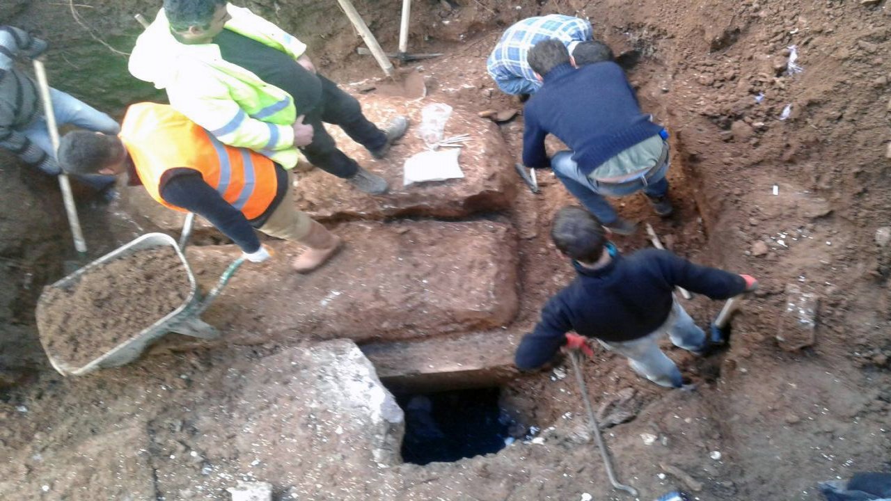 İnşaat temelinden Oda mezar çıktı