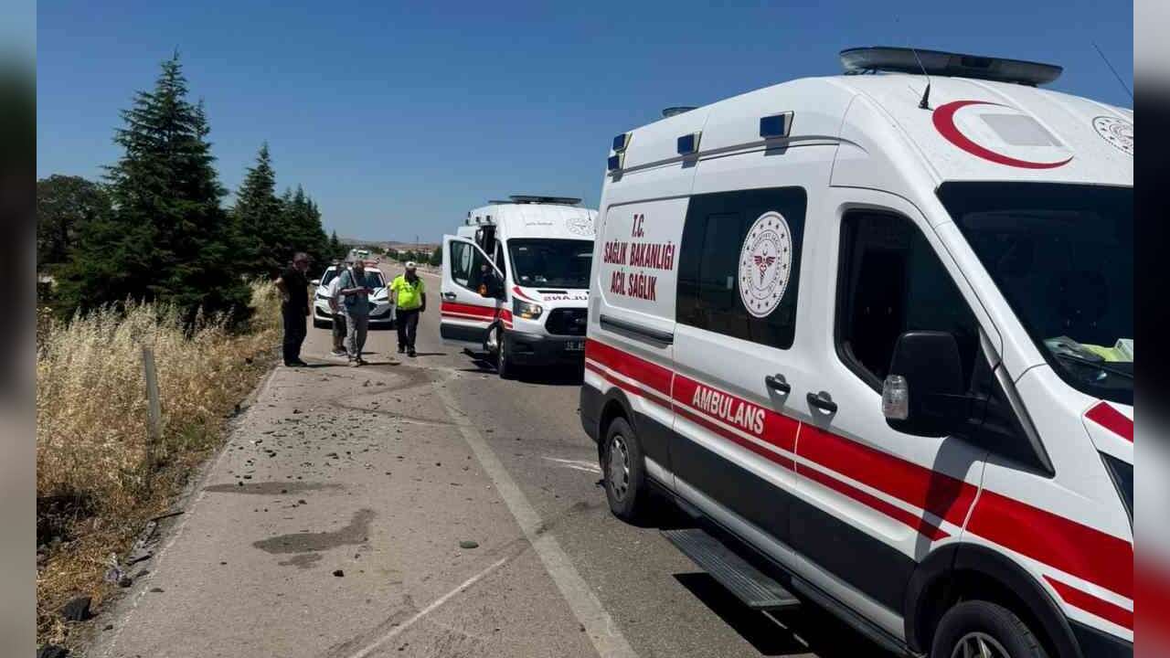 Aracın İçine Giren Arı Kazaya Yol Açtı: 1 Ölü, 4 Yaralı